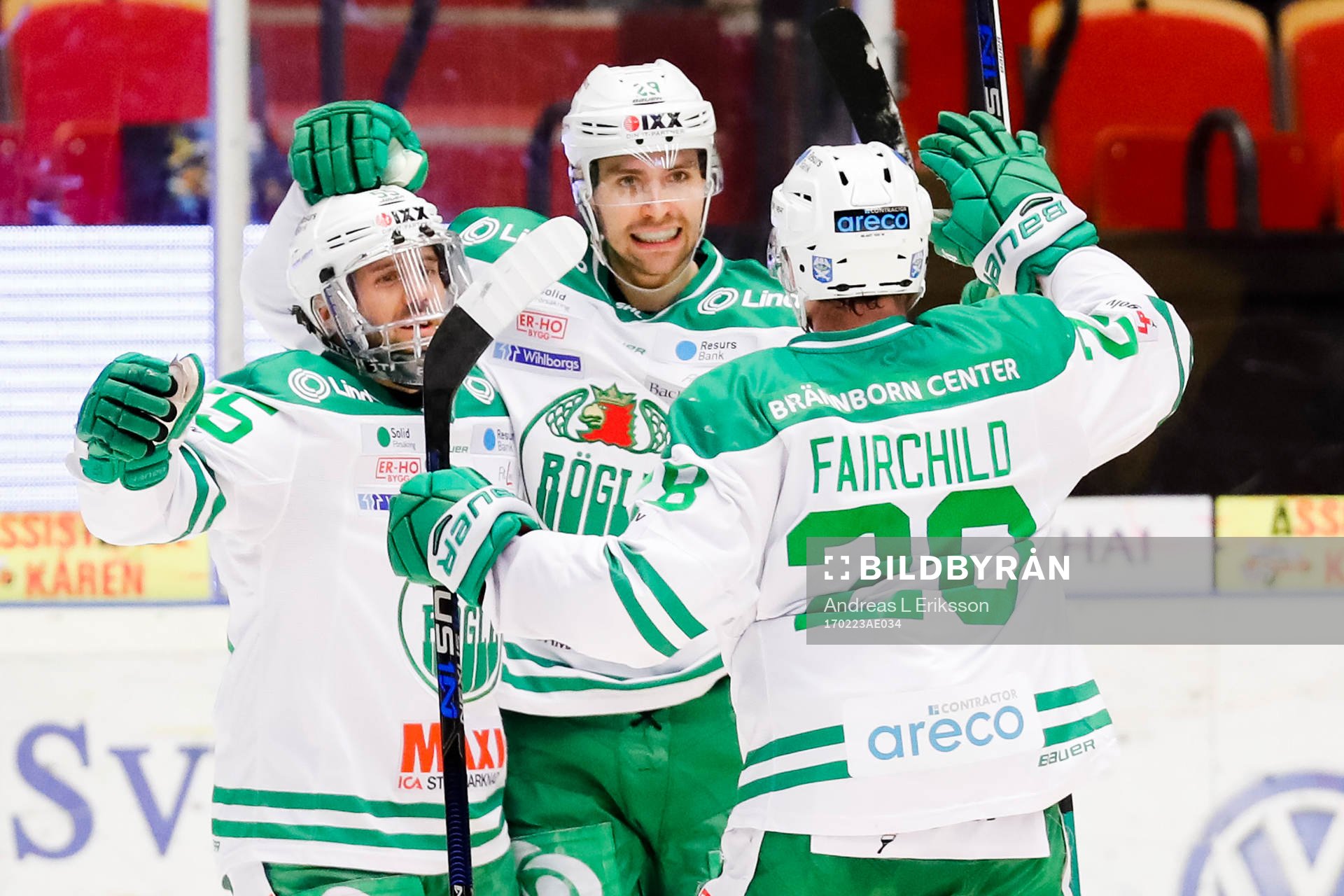 Rögles Felix Schütz, Cade Fairchild jublar med Mathias