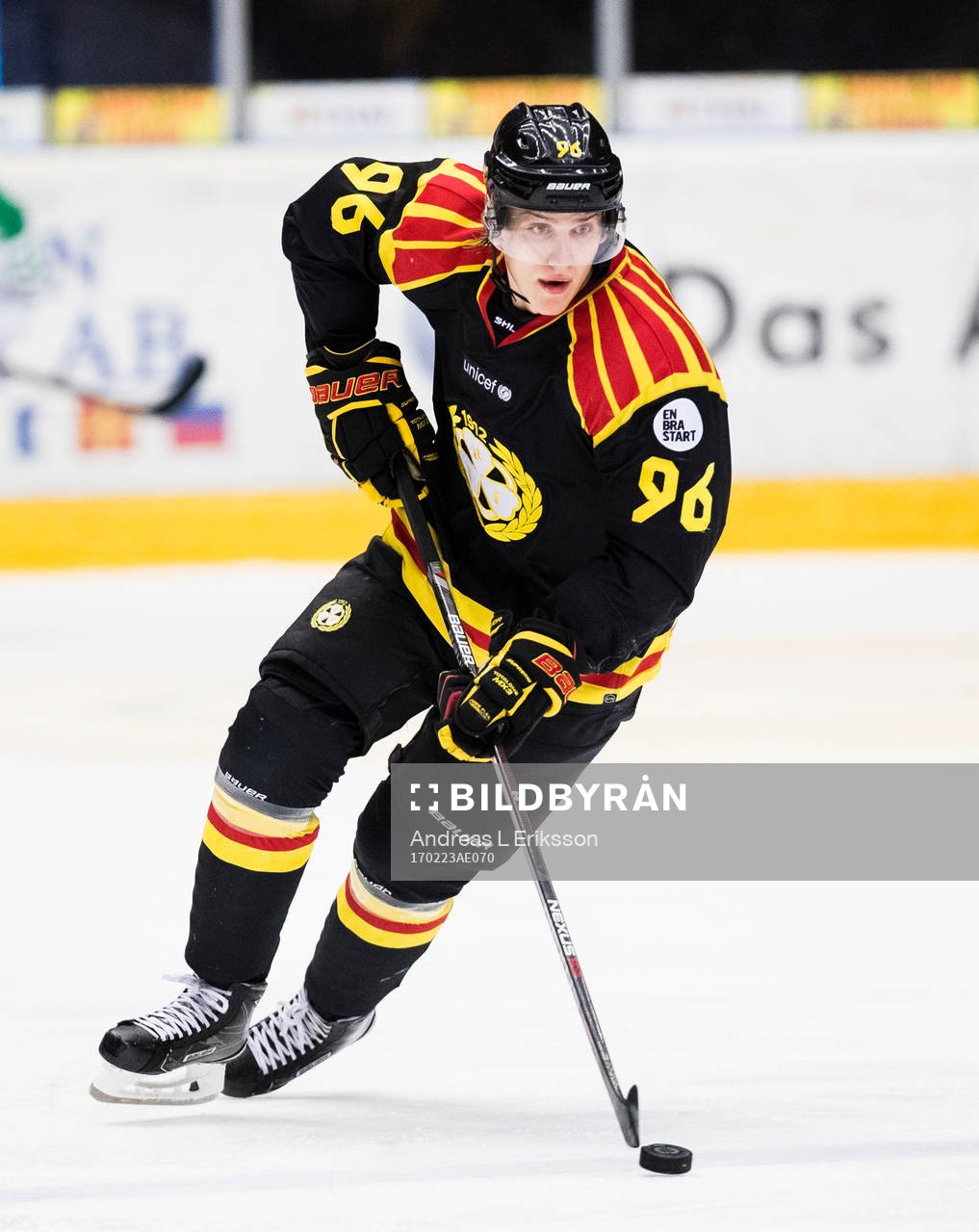 Brynäs Oskar Lindblom med pucken