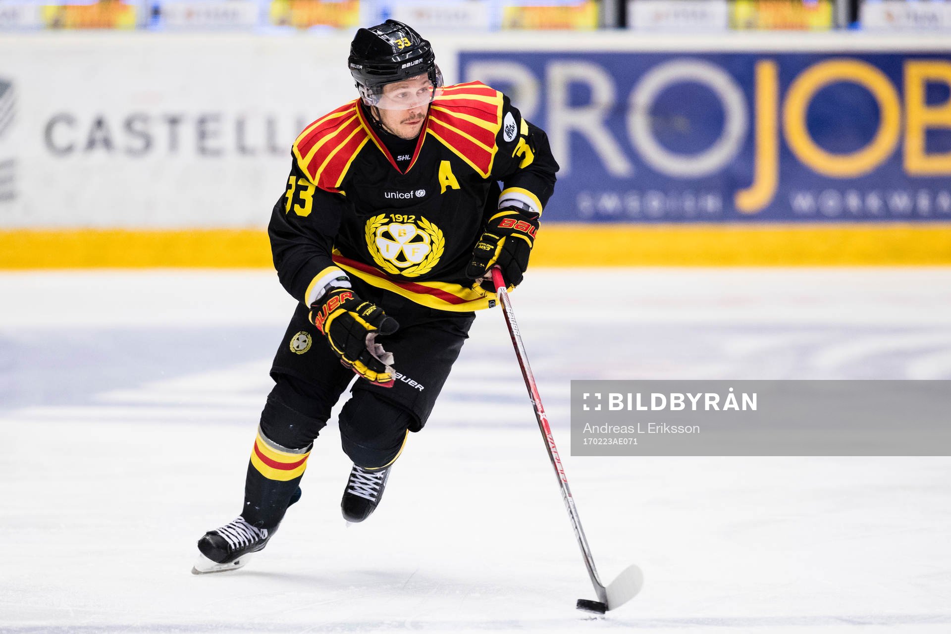 Brynäs Elias Fälth med pucken