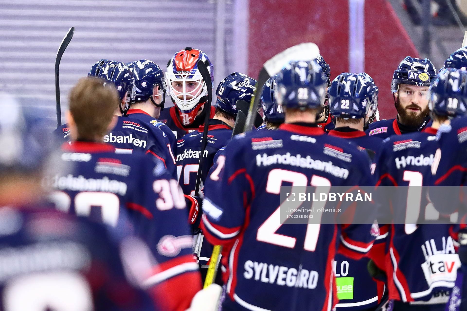 Linköpings målvakt Marcus Högberg tackas