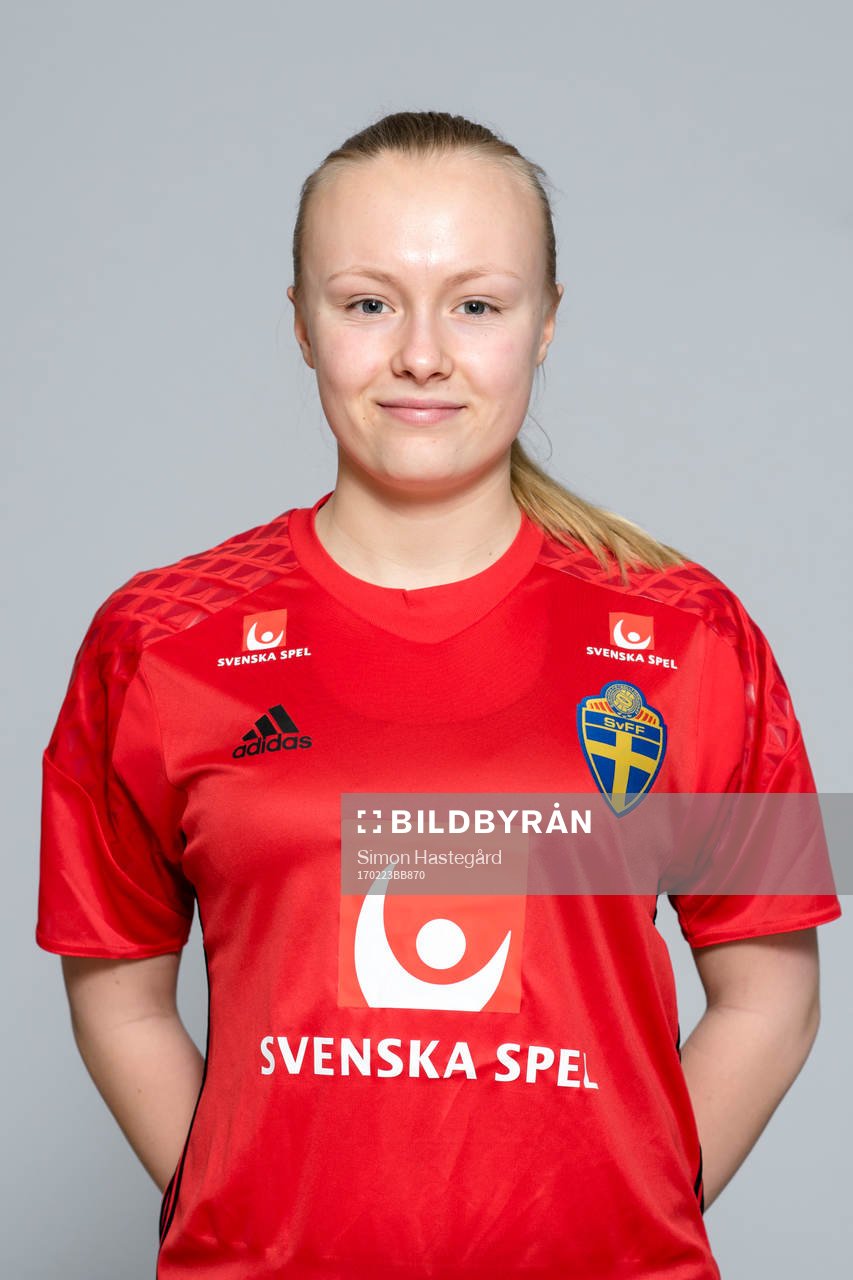Vendela Velander Målvakt i F17/00-landslaget poserar för ett porträtt den 23 februari 2017 i Stockholm.