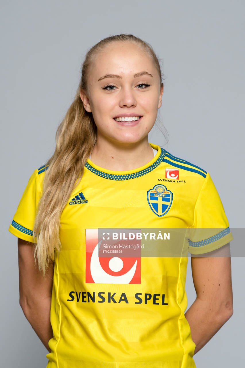 Alva Selerud i F17/00-landslaget poserar för ett porträtt den 23 februari 2017 i Stockholm.