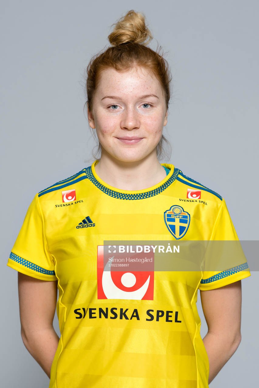 Maja Viklander  i F17/00-landslaget poserar för ett porträtt den 23 februari 2017 i Stockholm.