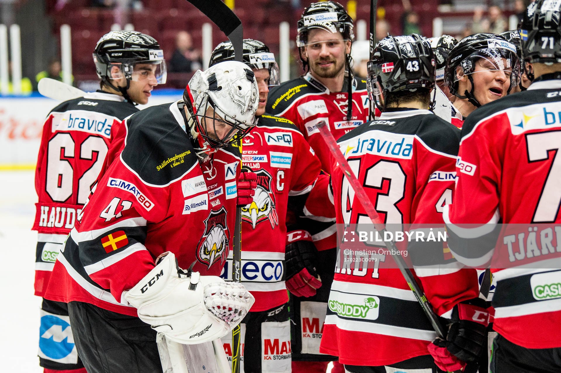 Malmö Redhawks målvakt Cristopher Nihlstorp jublar med