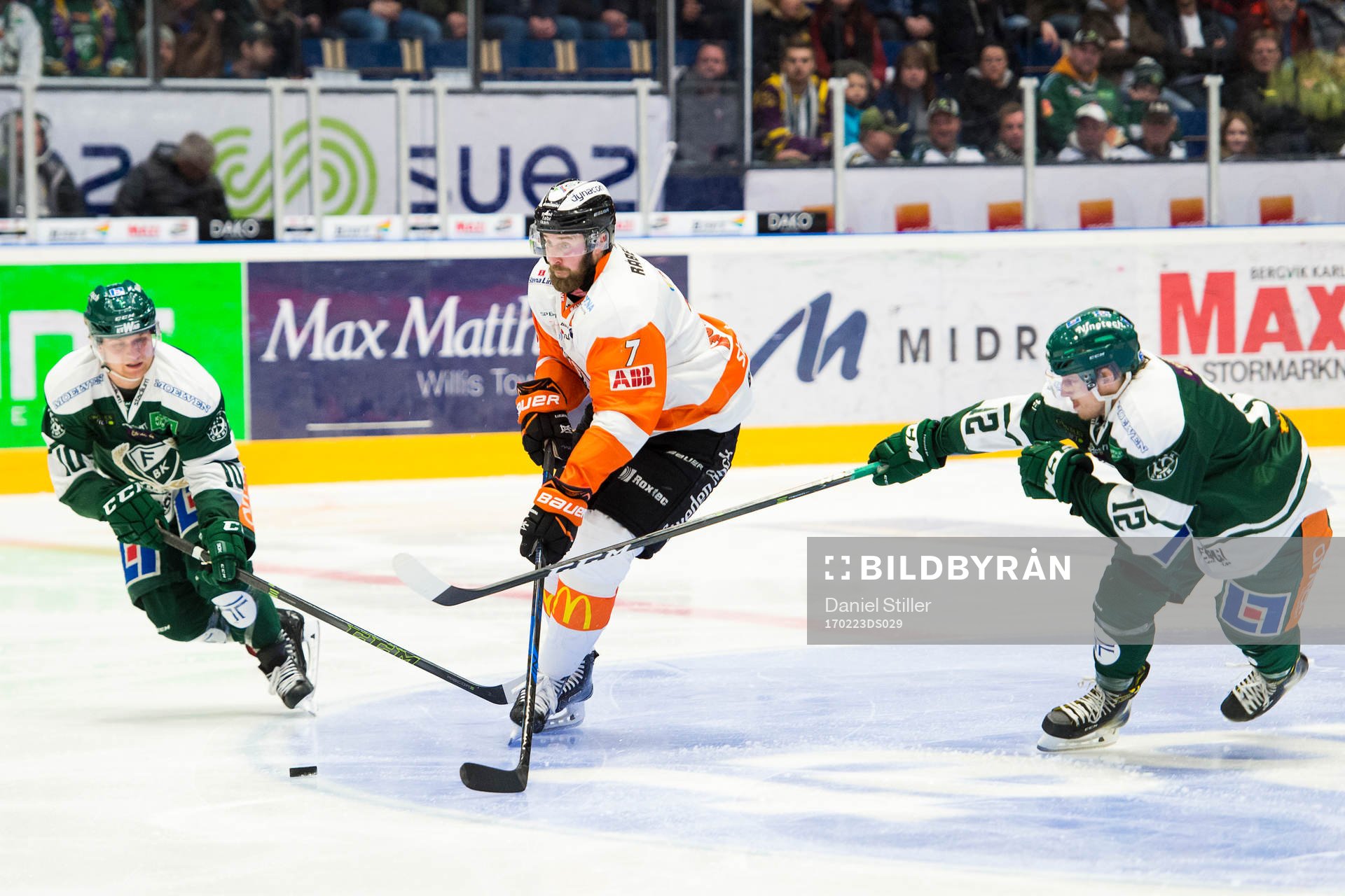 Färjestads Marcus Nilsson och Gustaf Thorell försöker