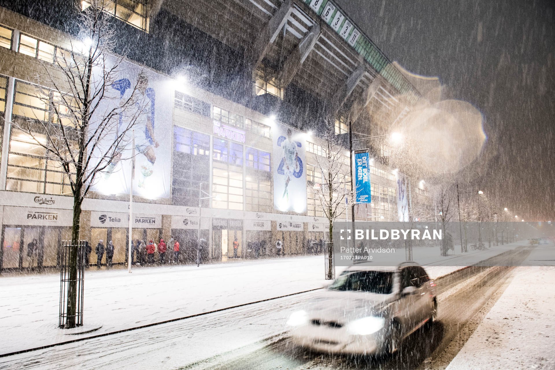 Tungt snöfall utanför Parken Arena
