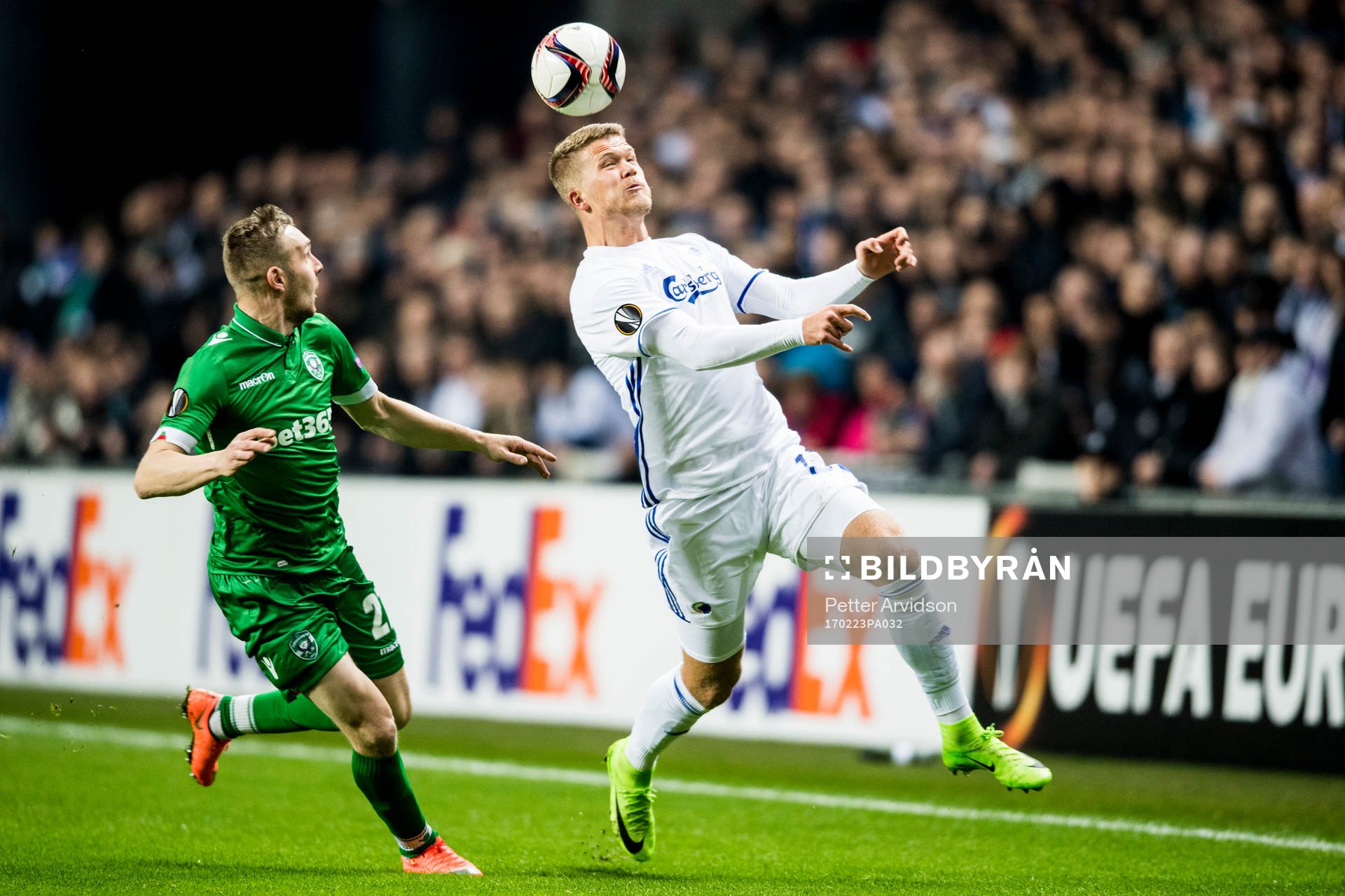 Ludogorets Cosmin Moti och FC Köpenhamns Andreas Cornelius