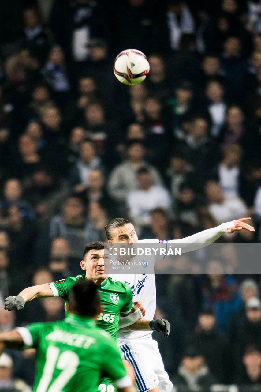 Ludogorets Claudiu Keseru och FC Köpenhamns Erik Johansson