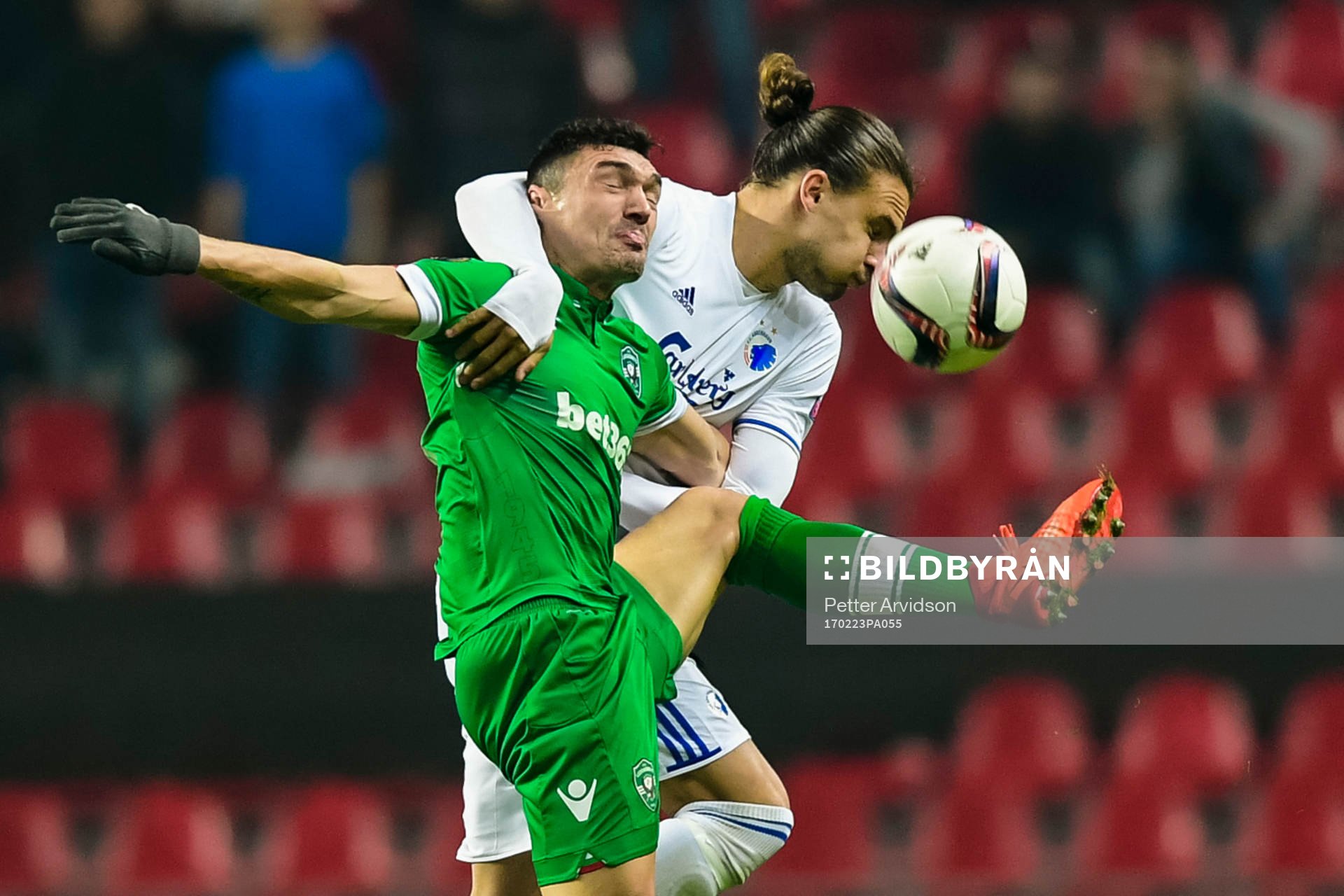 Ludogorets Claudiu Keseru och FC Köpenhamns Erik Johansson