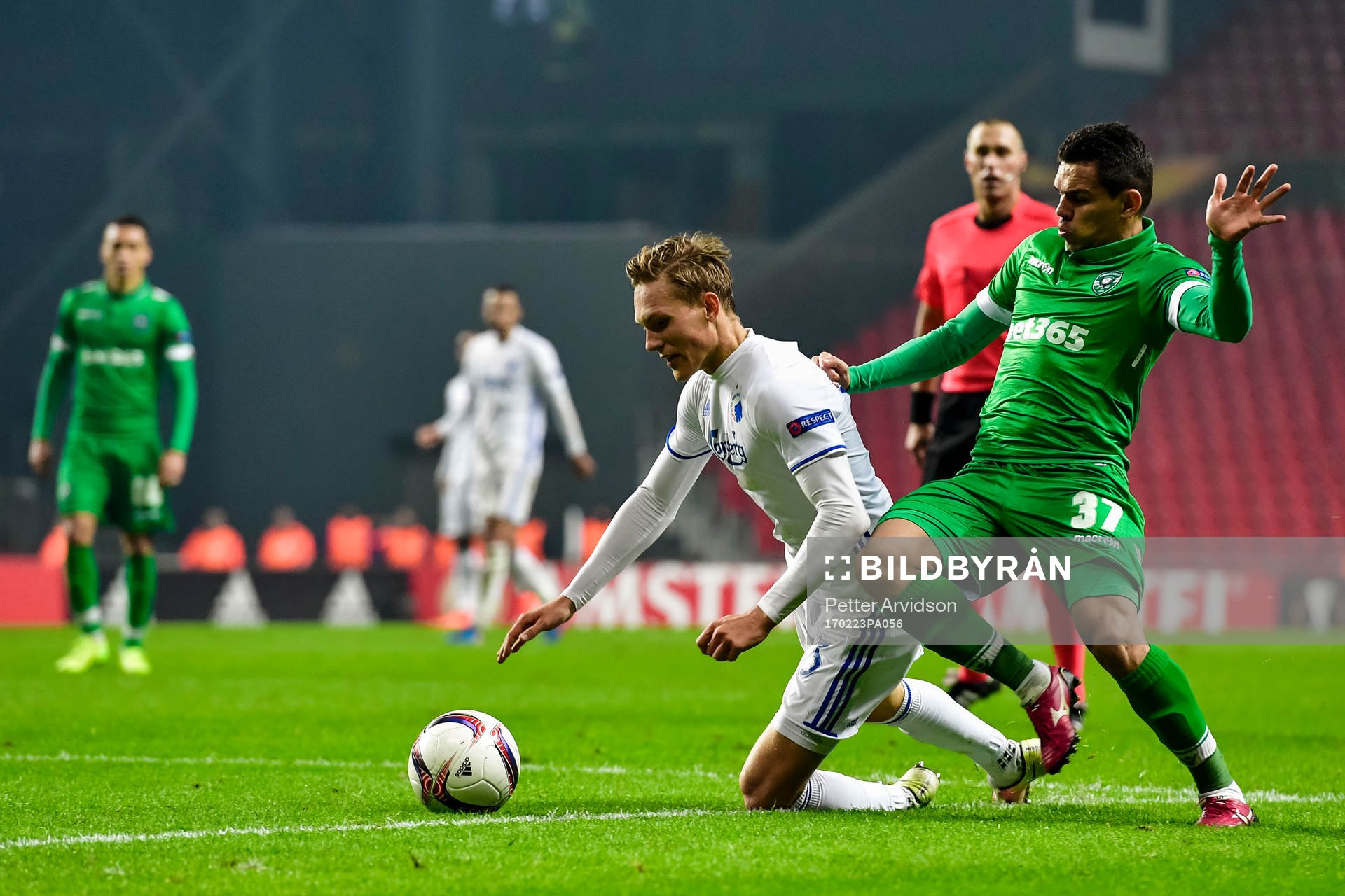 FC Köpenhamns Ludwig Augustinsson och Ludogorets Joao Paulo under fotbollsmatchen i Europa League mellan Köpenhamn och Ludogorets den 23 februari 2017 i Köpenhamn.