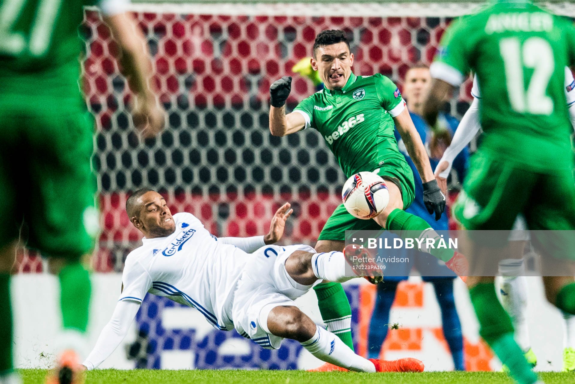 FC Köpenhamns Mathias Jörgensen och Ludogorets Claudiu