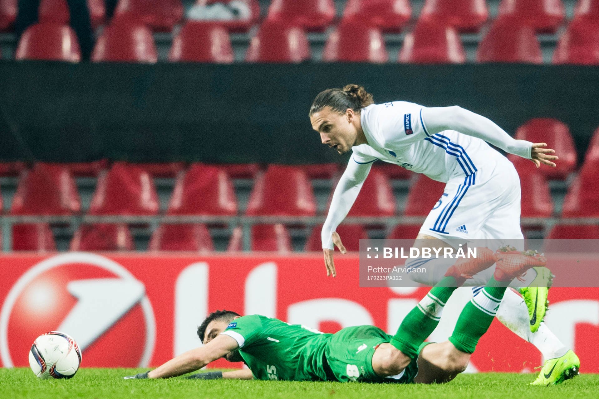 Ludogorets Claudiu Keseru faller