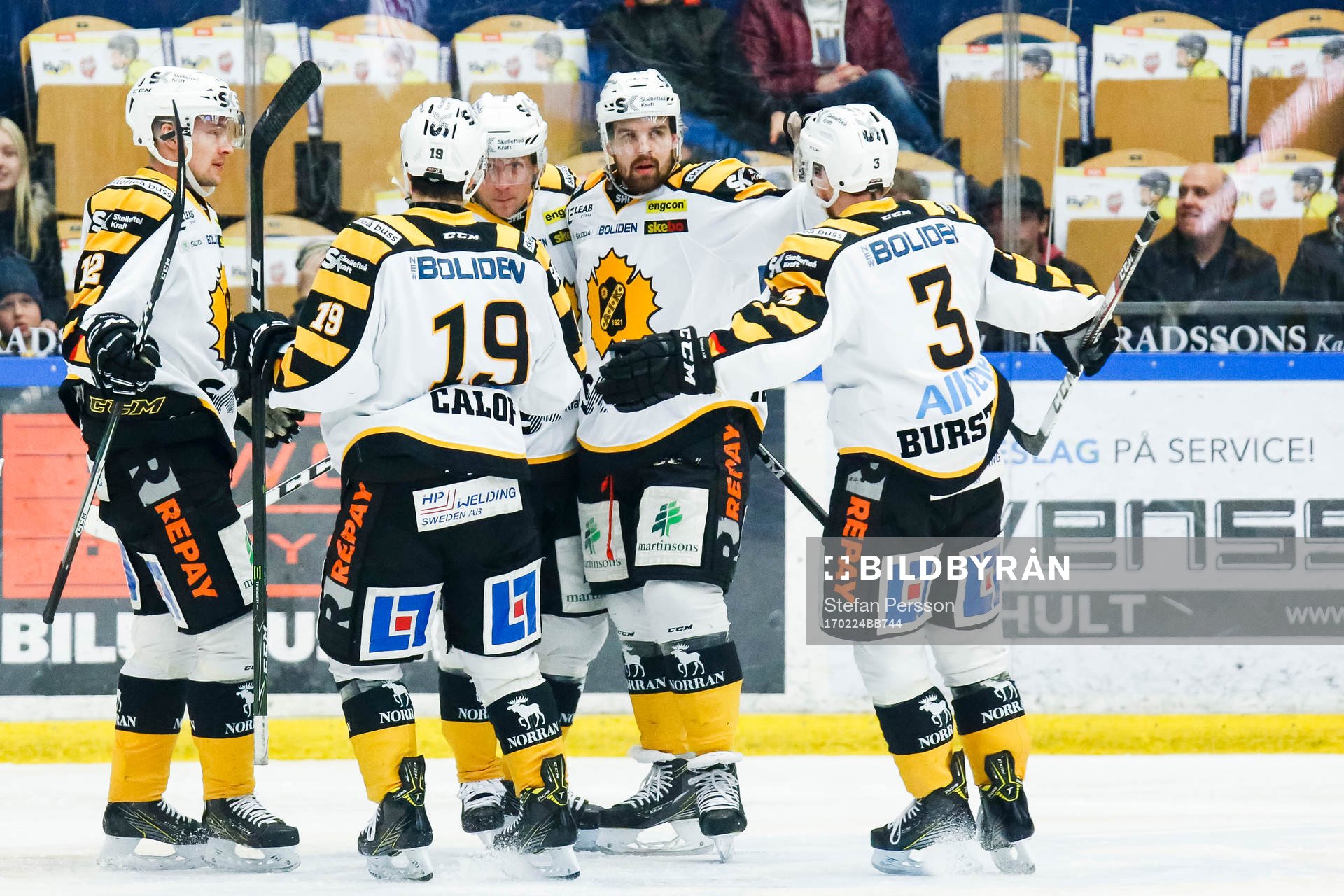 Skellefteås Jesper Olofsson och Axel Holmström  jublar