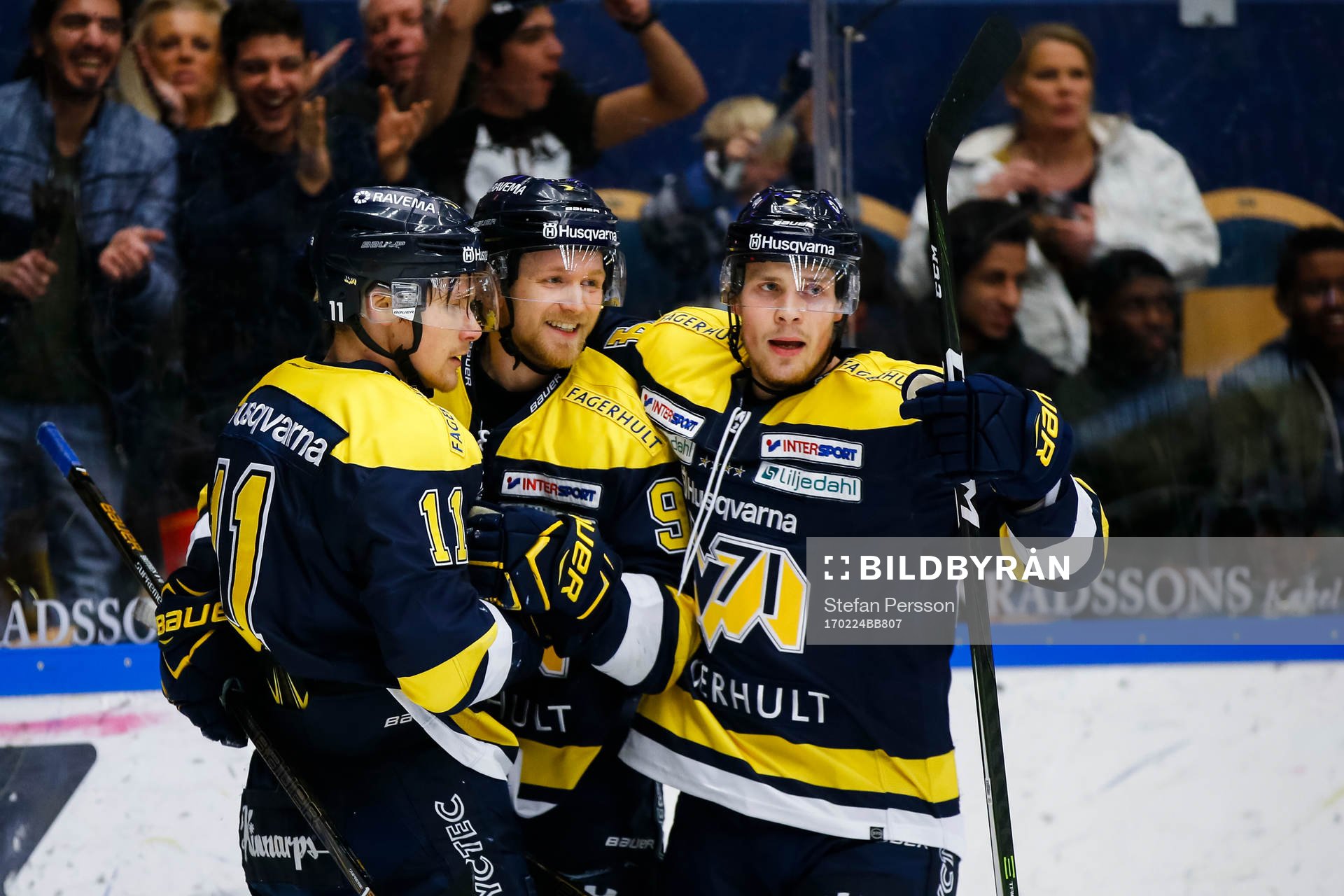 s Simon Önerud , Ted Brithén Mikko Lehtonen jublar