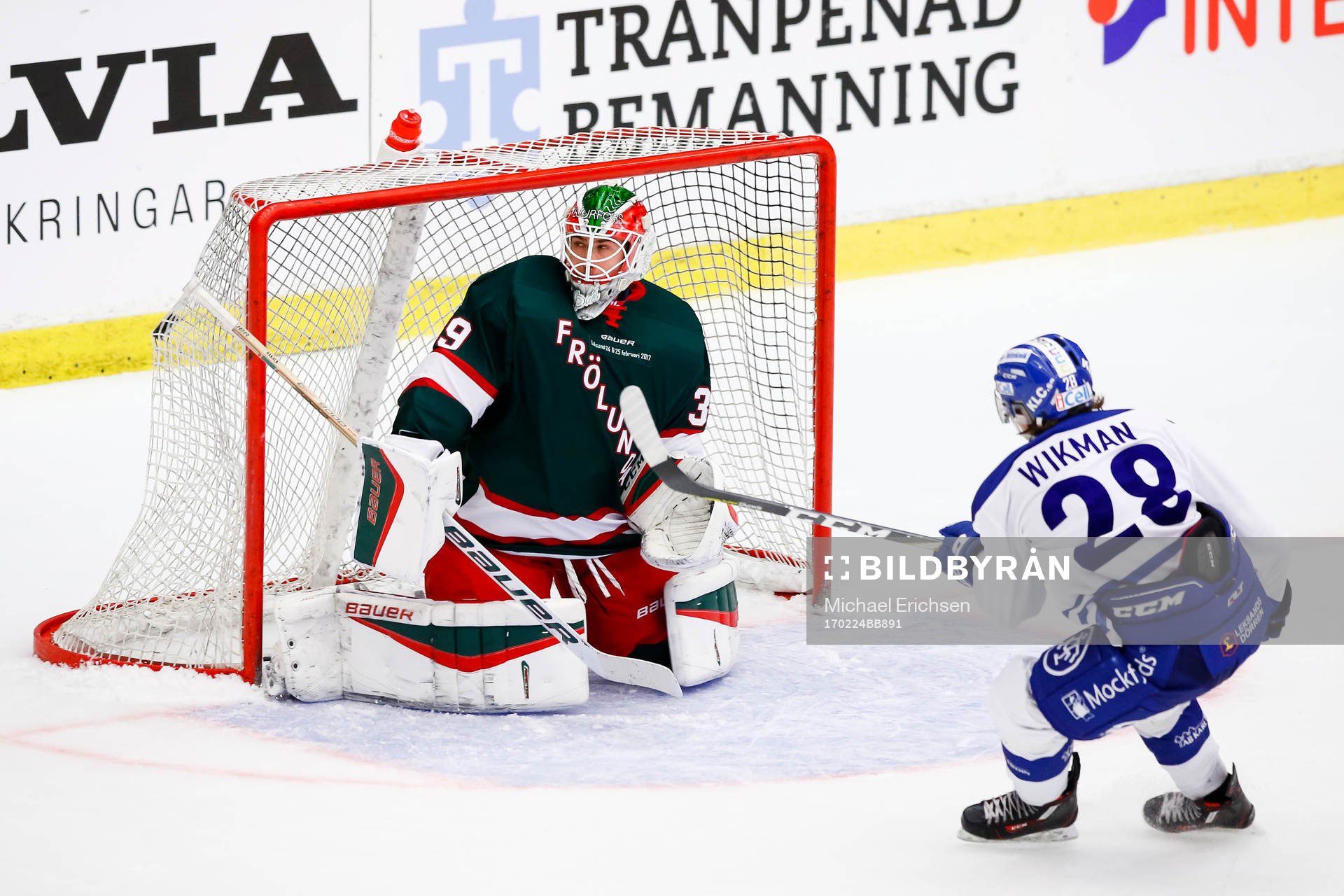 Leksands William Wikman gör 1-5 bakom Frölundas målvakt