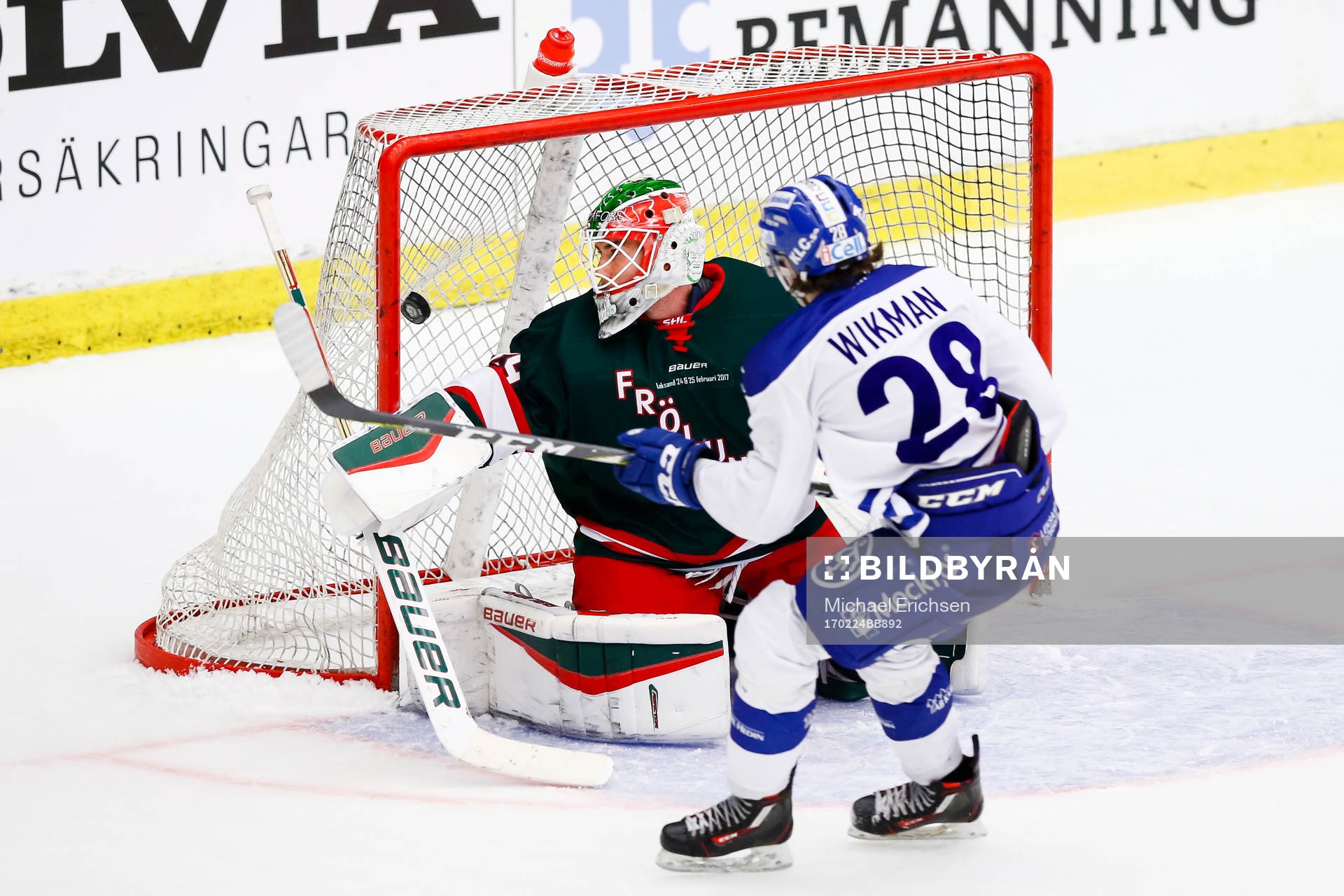Leksands William Wikman gör 1-5 bakom Frölundas målvakt