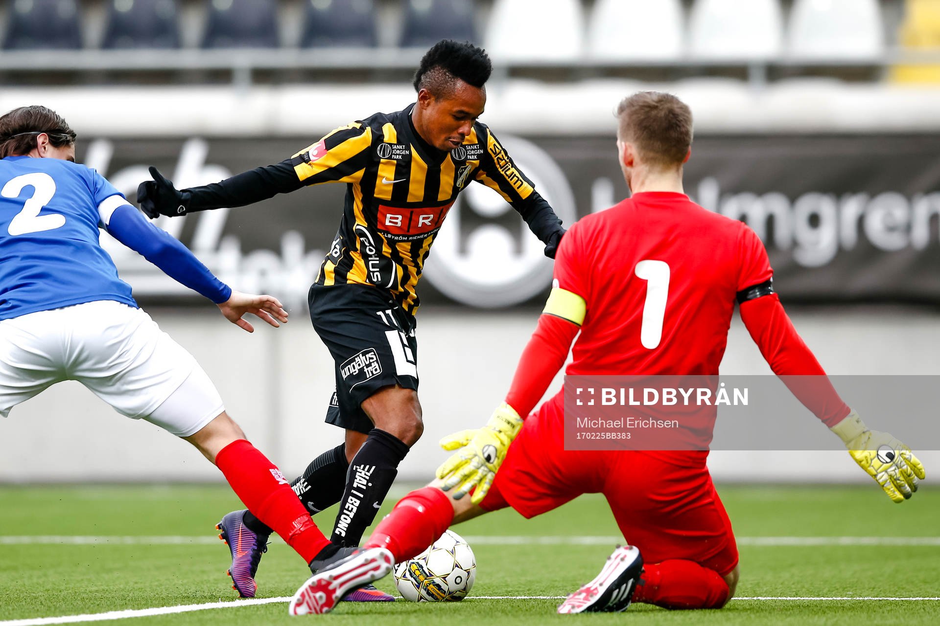 Häckens Nasiru Mohammed oroar framför Åtvidabergs Jon