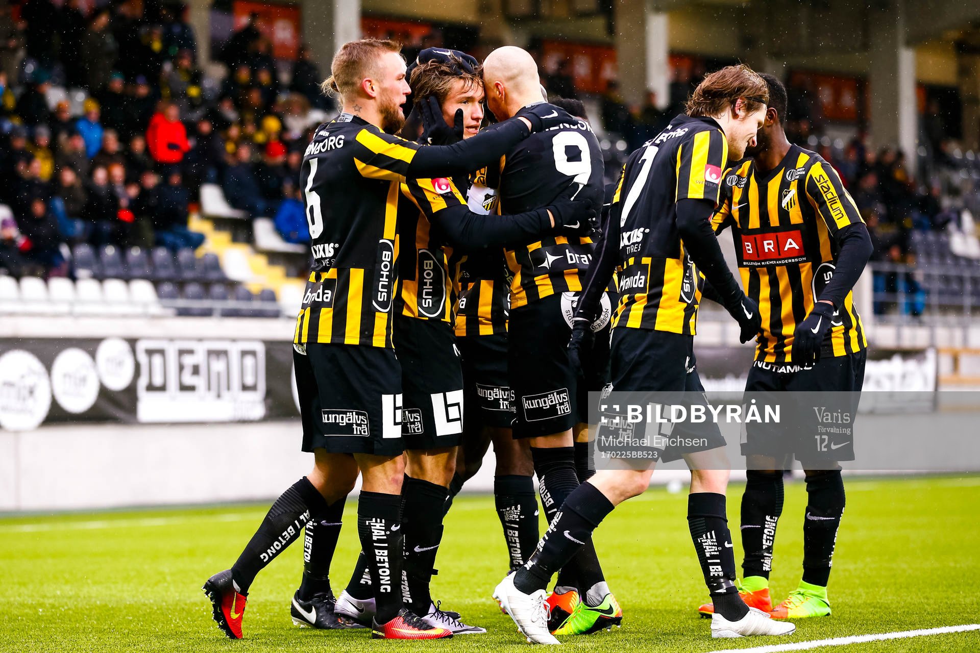 Häckens Jakob Lindström jublar