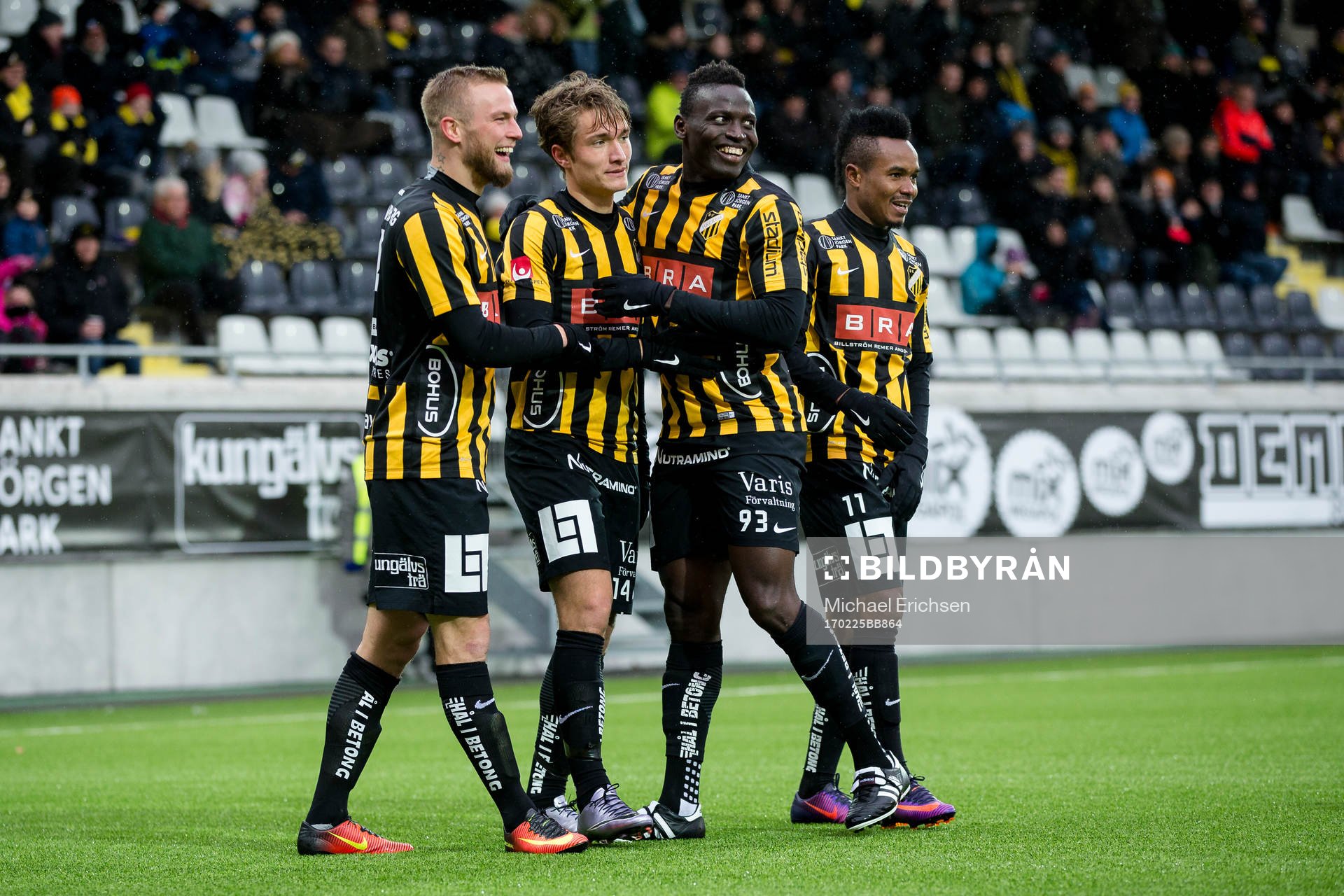 Häckens Alexander Faltsetas, Jakob Lindström, Nasiru Mohammed och Alhassan Kamara jublar efter 2-1 målet under fotbollsmatchen i Svenska Cupen mellan Häcken och Åtvidaberg den 25 februari 2017 i Göteborg.