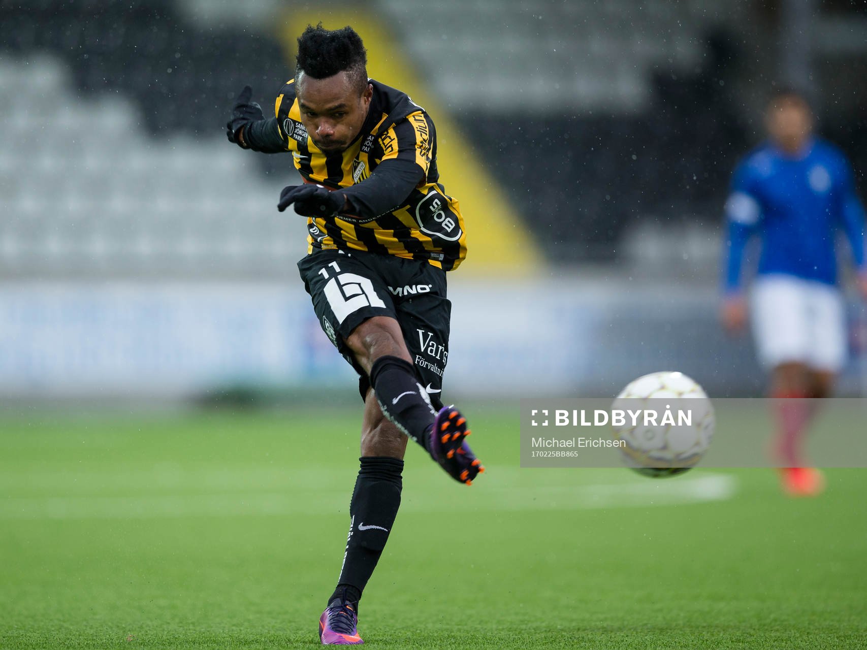 Häckens Nasiru Mohammed skjuter ett skott