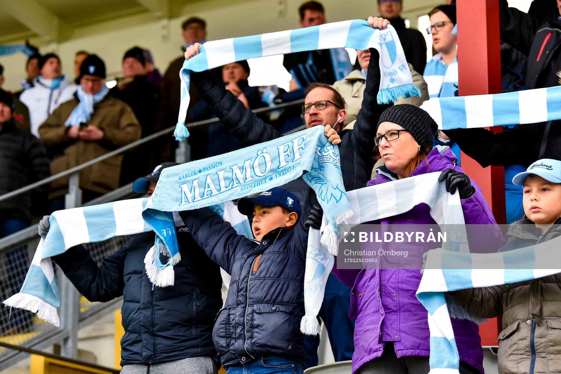 Malmö FFs supportar före träningsmatchen i fotboll