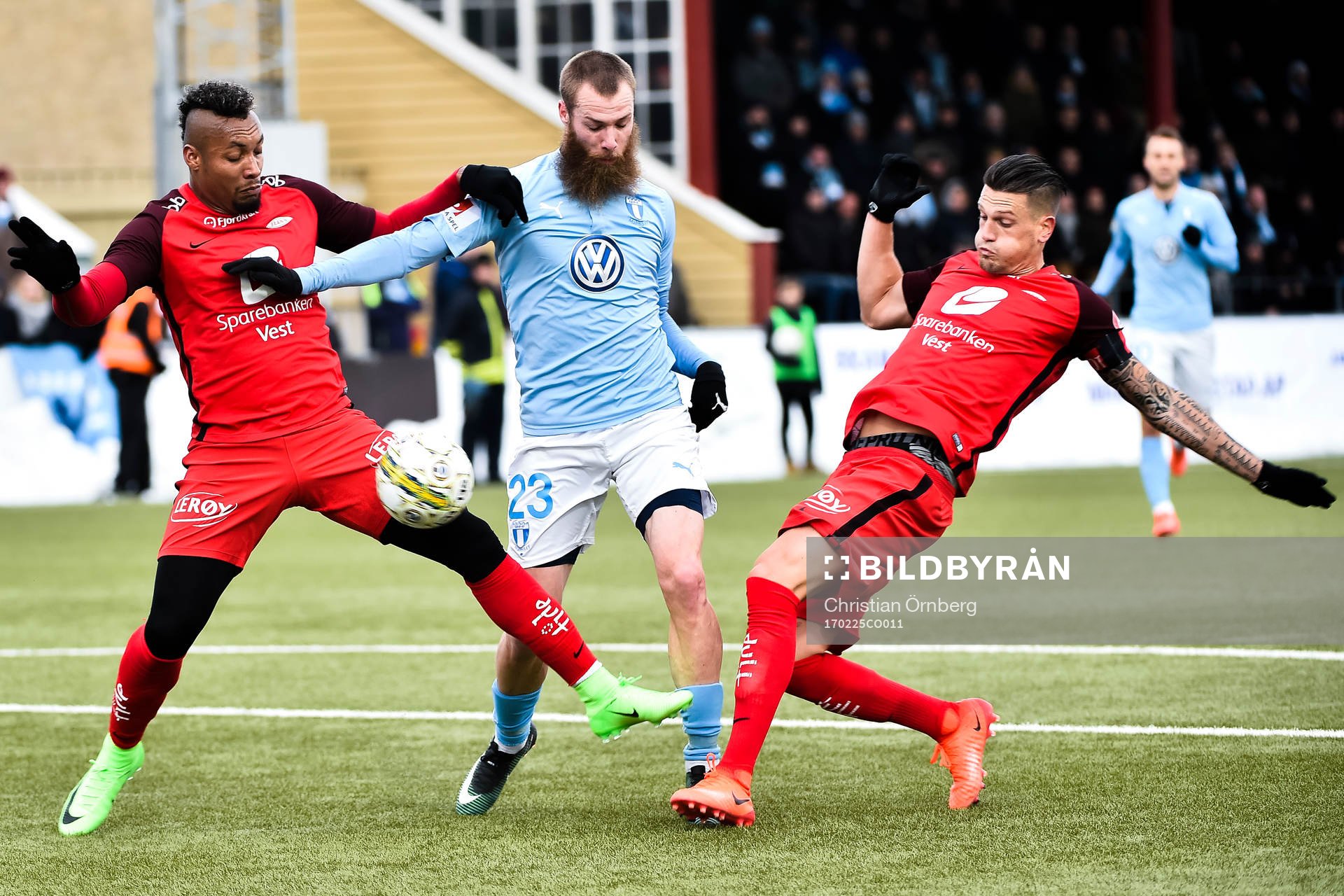 Malmö FFs Jo Inge Berget i en kamp mot Branns Bismar