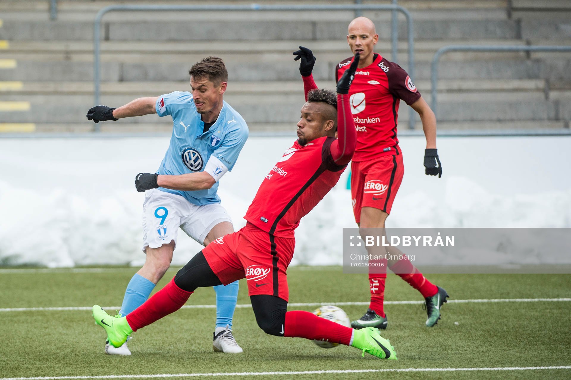 Malmö FFs Markus Rosenberg mot Branns Bismar Acosta
