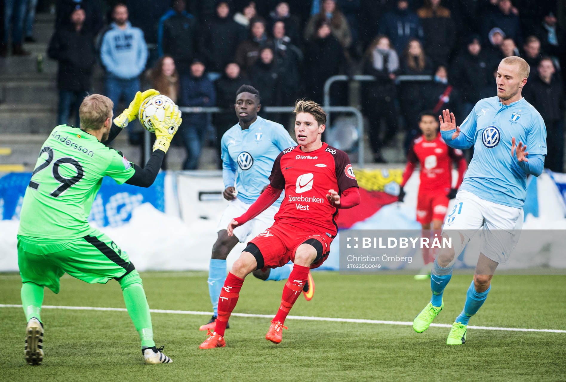 Branns Kasper Skaanes mot Malmö FFs målvakt Fredrik