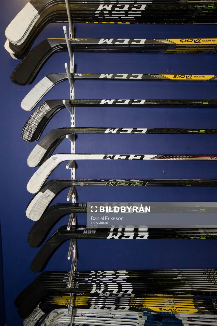 Leksands klubbor innan ishockeymatchen i SHL mellan Leksand