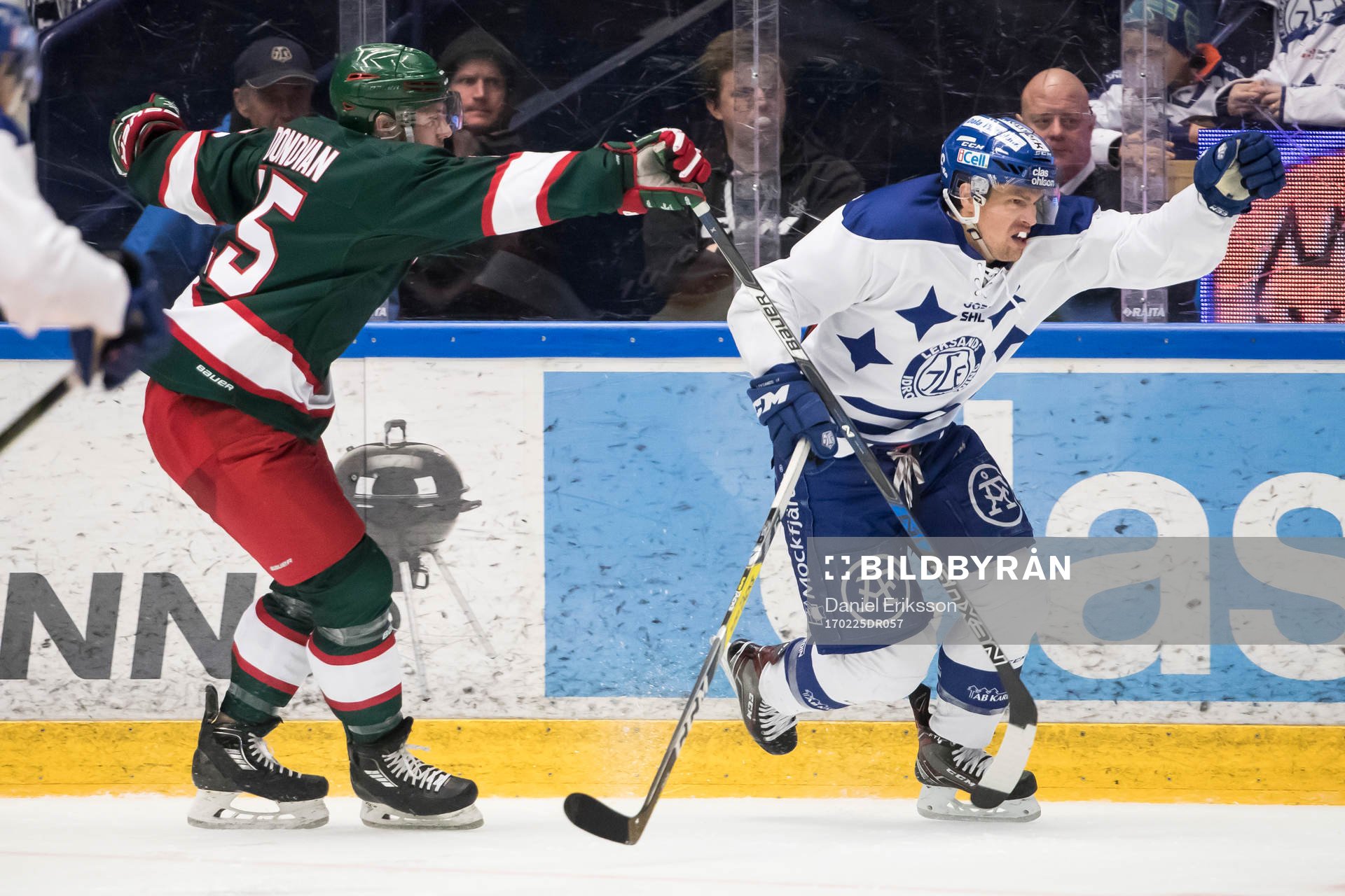 Leksands Eric Castonguay och Frölundas Matt Donovan i