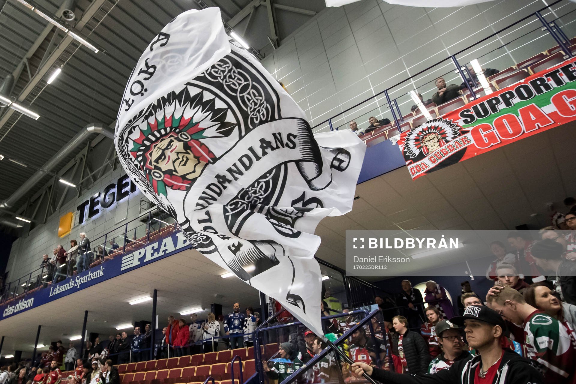 Frölunda flagga i Tegera Arena innan ishockeymatchen i SHL