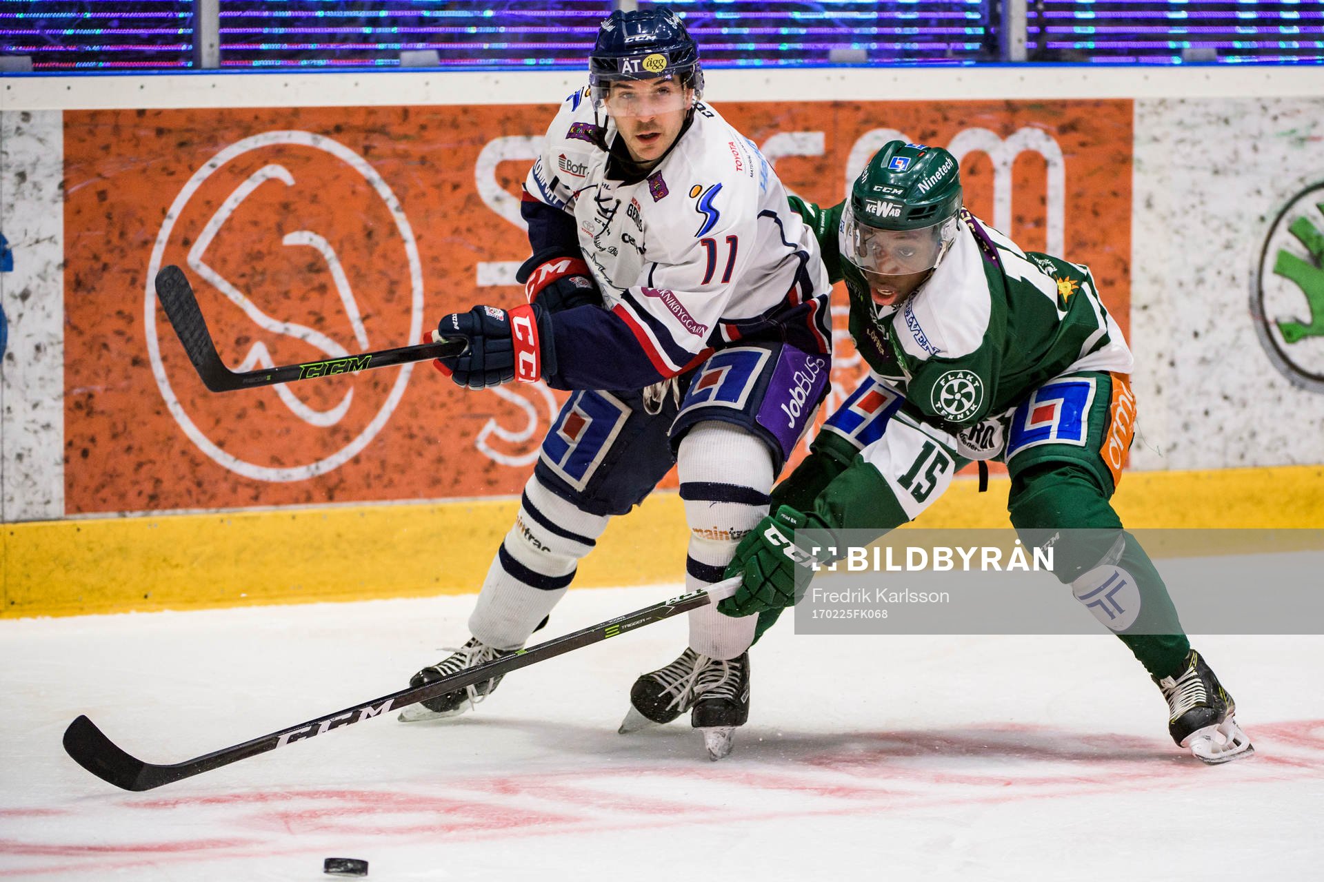 Linköpings Garret Roe och Färjestads Hugo Enock