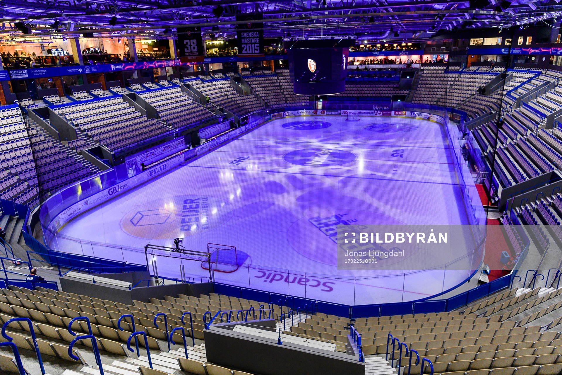 Interiör vy från Vida arena före ishockeymatchen i SHL