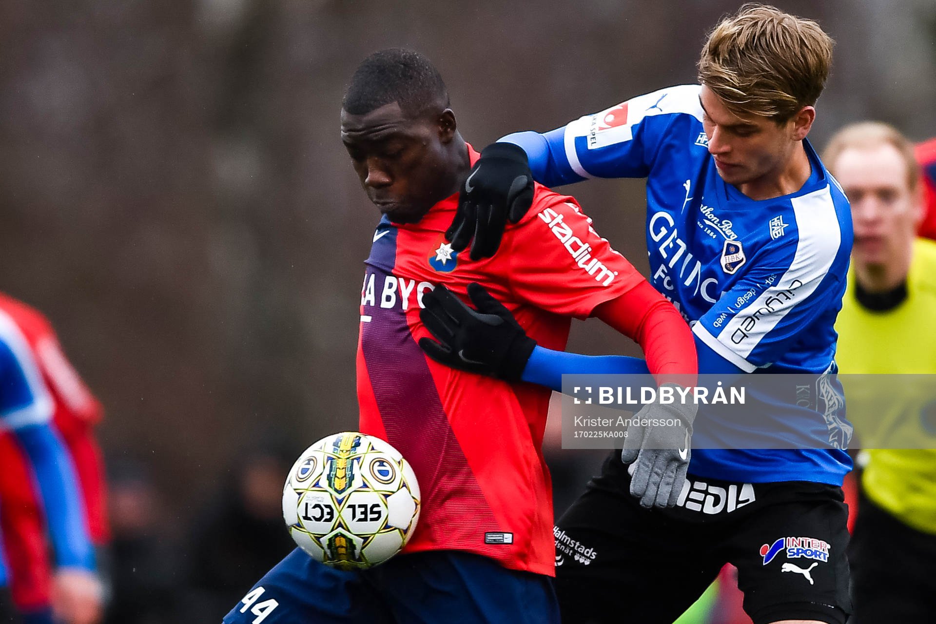 Örgrytes Alexis Yougouda Kada och Halmstads Marcus Mathisen under fotbollsmatchen i Svenska Cupen mellan Halmstad och Örgryte den 25 februari 2017 i Halmstad.