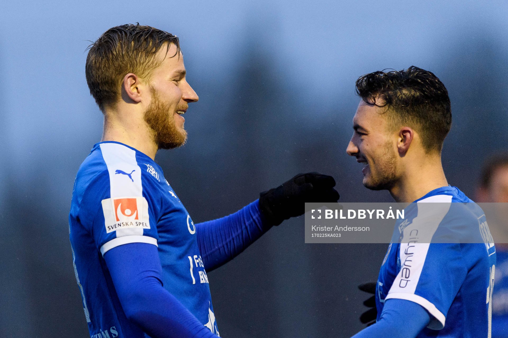 Halmstads Alexander Ruud Tveter och Sead Haksabanovic jublar under fotbollsmatchen i Svenska Cupen mellan Halmstad och Örgryte den 25 februari 2017 i Halmstad.