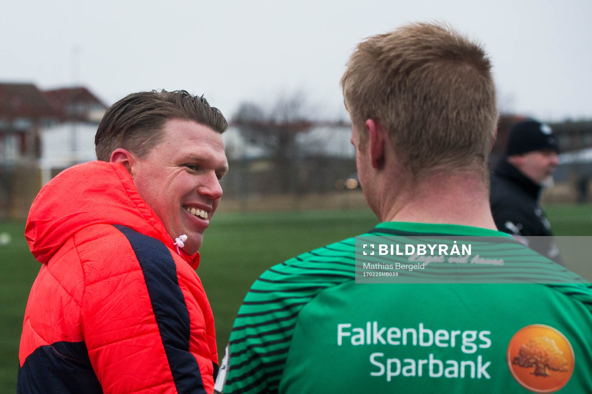 Värnamos tränare Christian Järdler pratar med