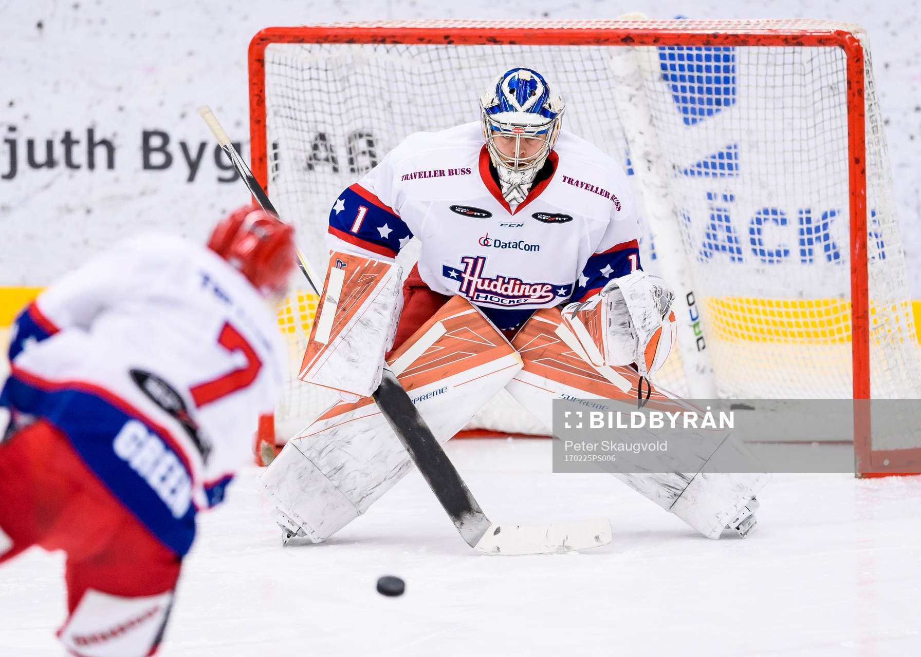 Huddinges målvakt Niklas Lundström på uppvärmningen
