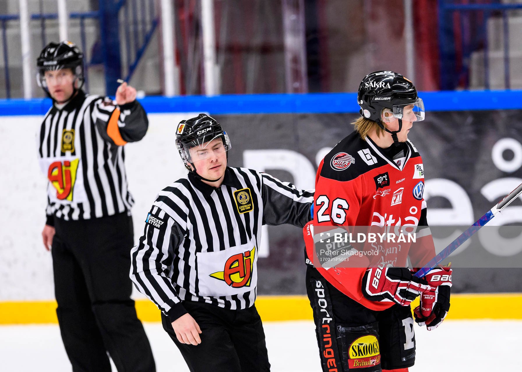 Domare Thomas Öberg skickar Piteås Emil Wrenman till