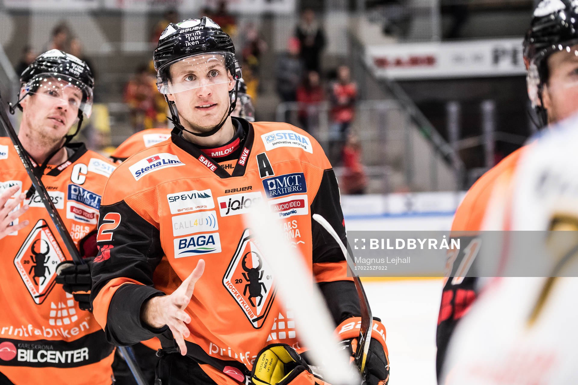 Karlskronas Alexander Bergström  jublar och tar