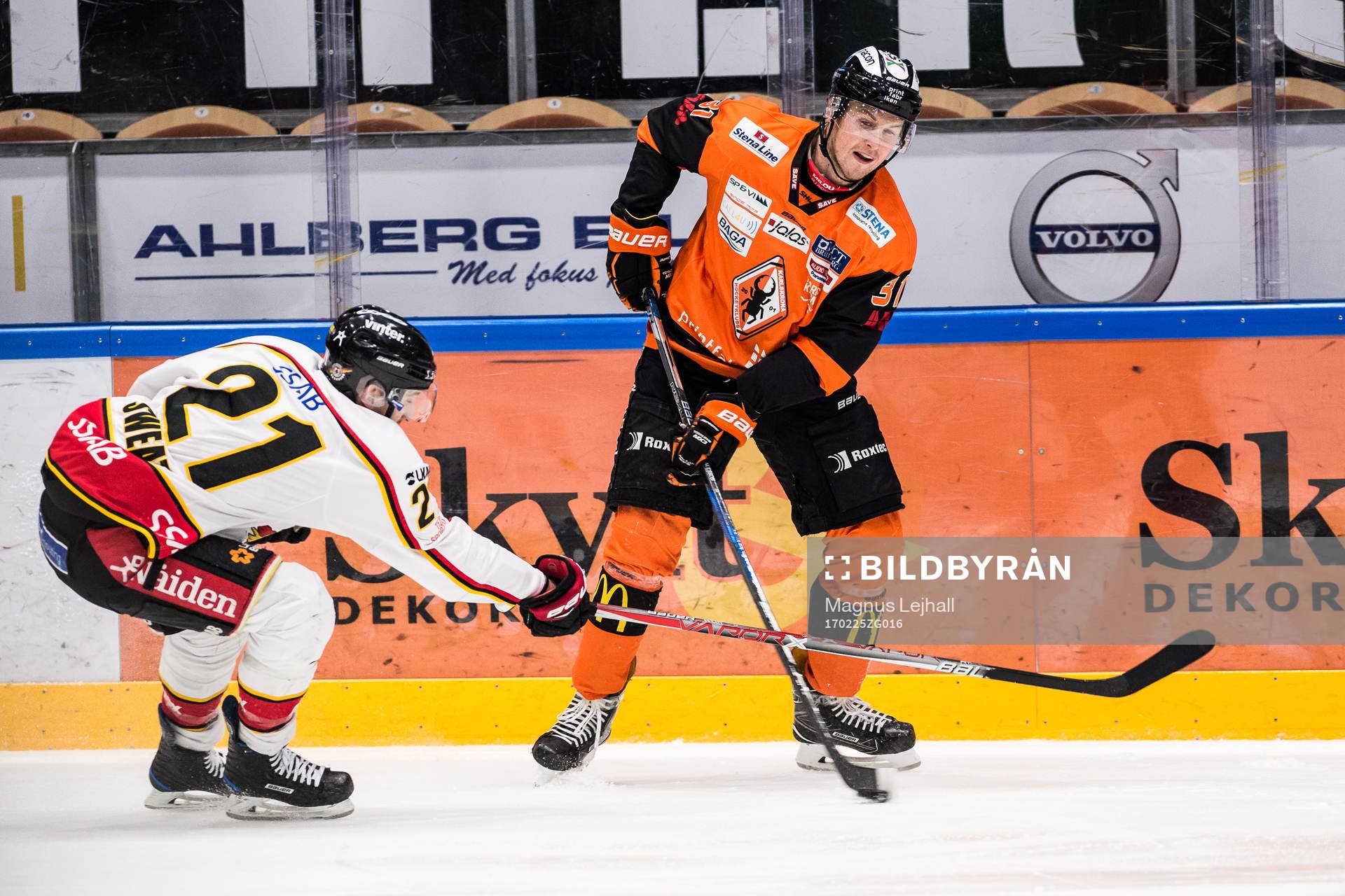 Luleås Bill Sweatt  och Karlskronas Marcus Paulsson