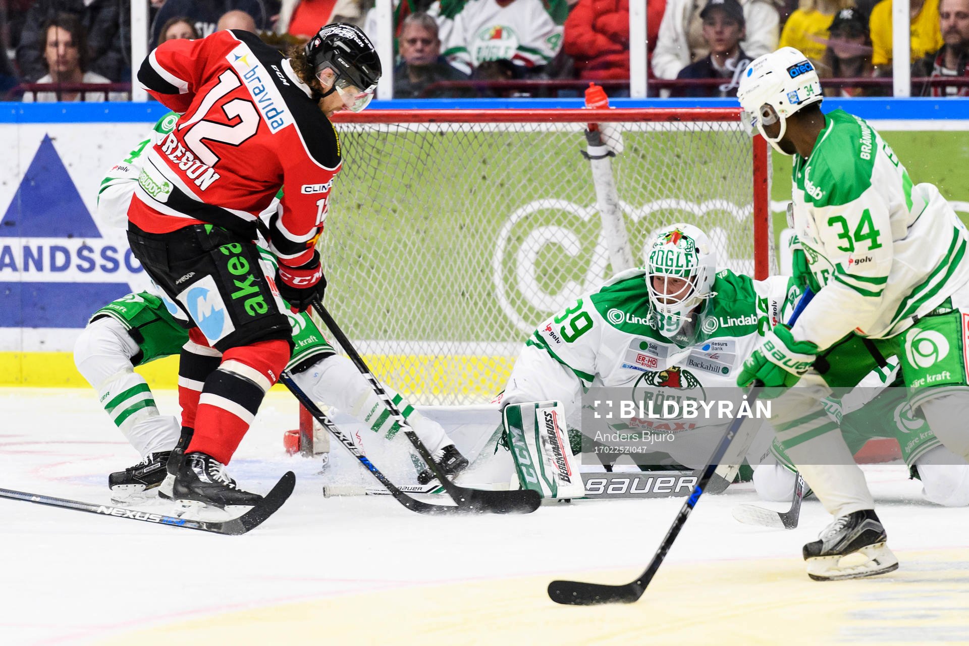 Malmö Redhawks Andreas Thuresson oroar framför Rögles