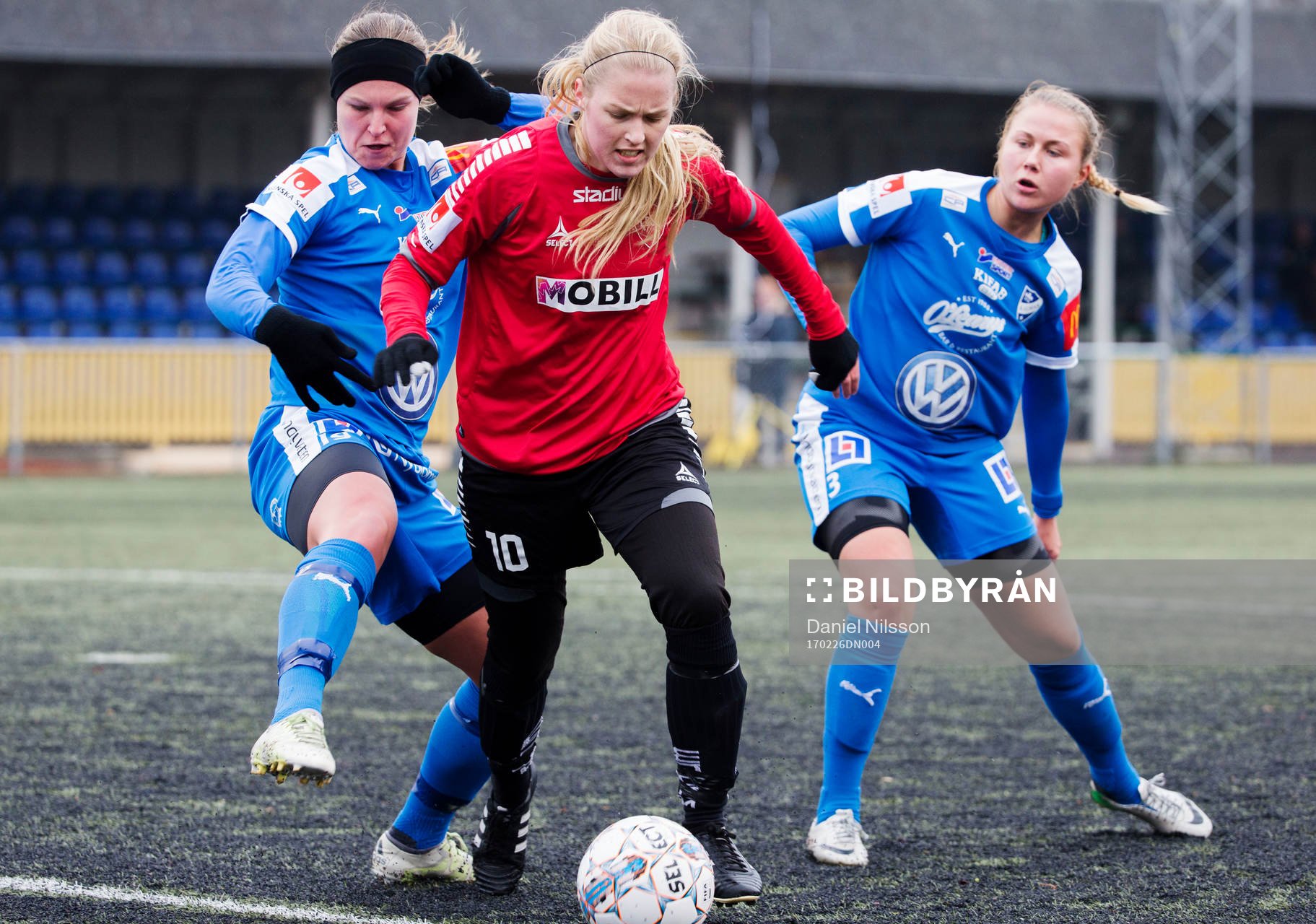 s Michaela Johnsson och Kalmars Elin Bergqvist och Emma
