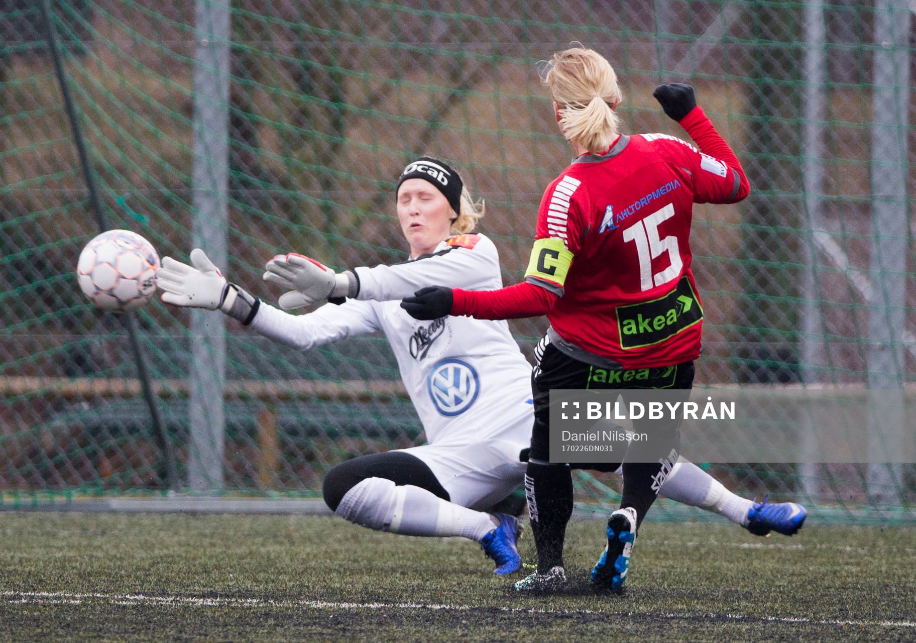 s Mia Persson och Kalmars målvakt Lovisa Johansson