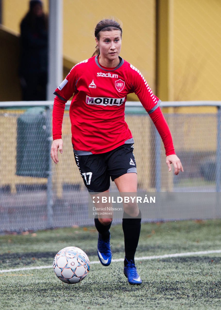 s Evelina Parikka