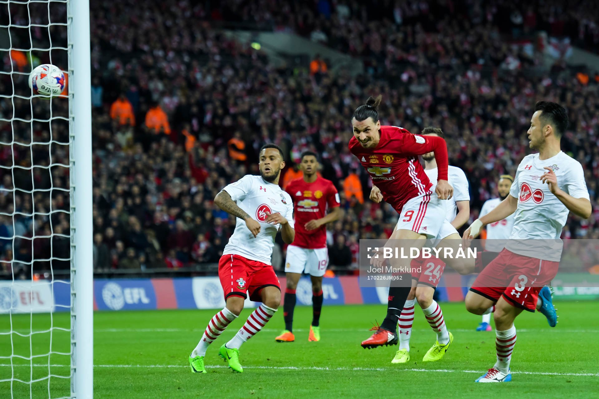 Manchester Uniteds Zlatan Ibrahimovic gör 3-2
