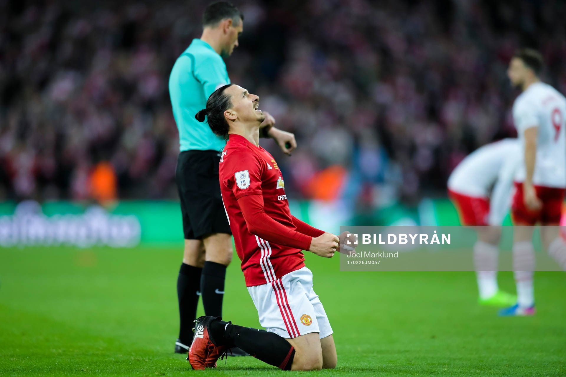 Manchester Uniteds Zlatan Ibrahimovic jublar med