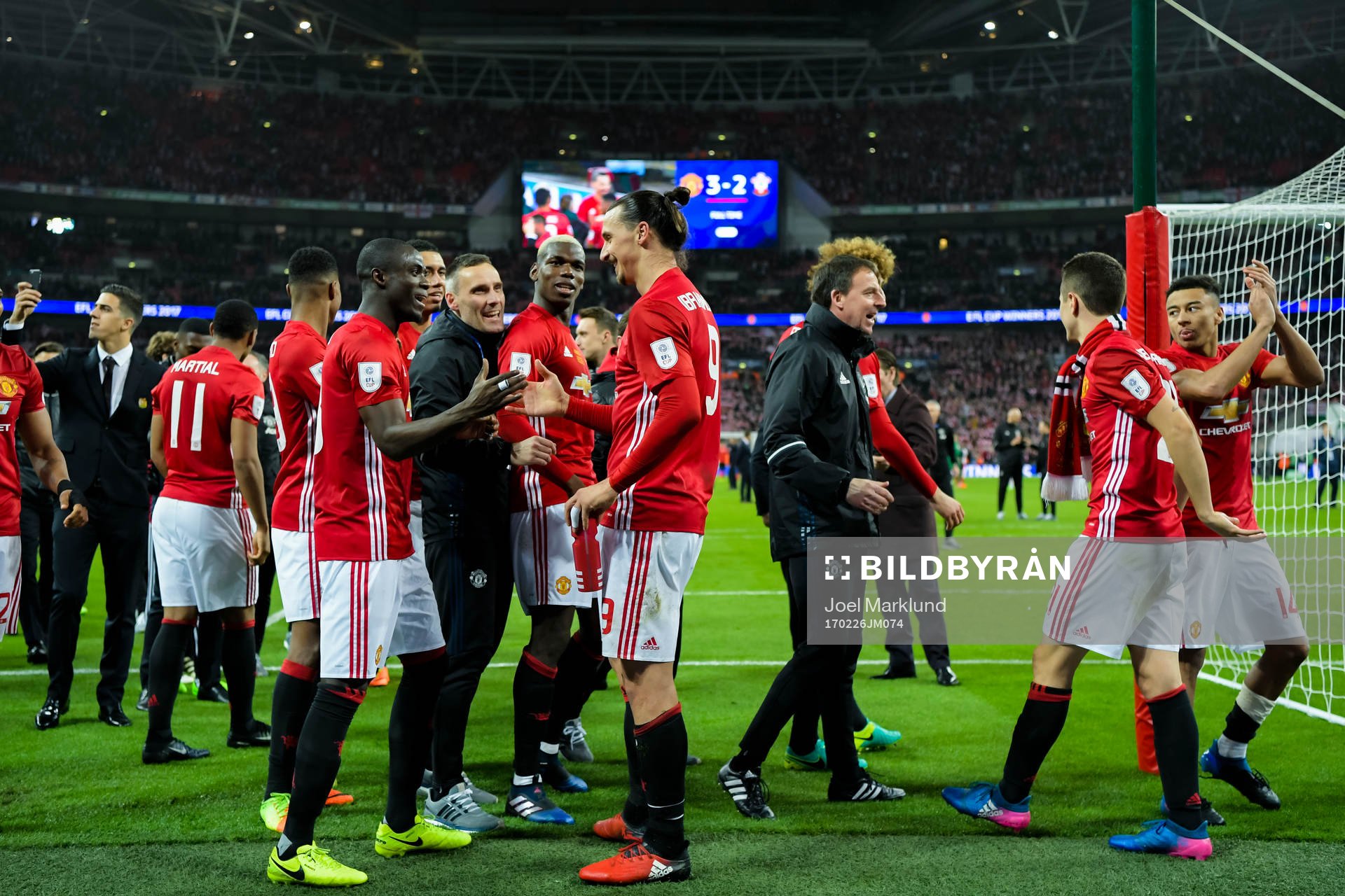 Manchester Uniteds Zlatan Ibrahimovic jublar  med