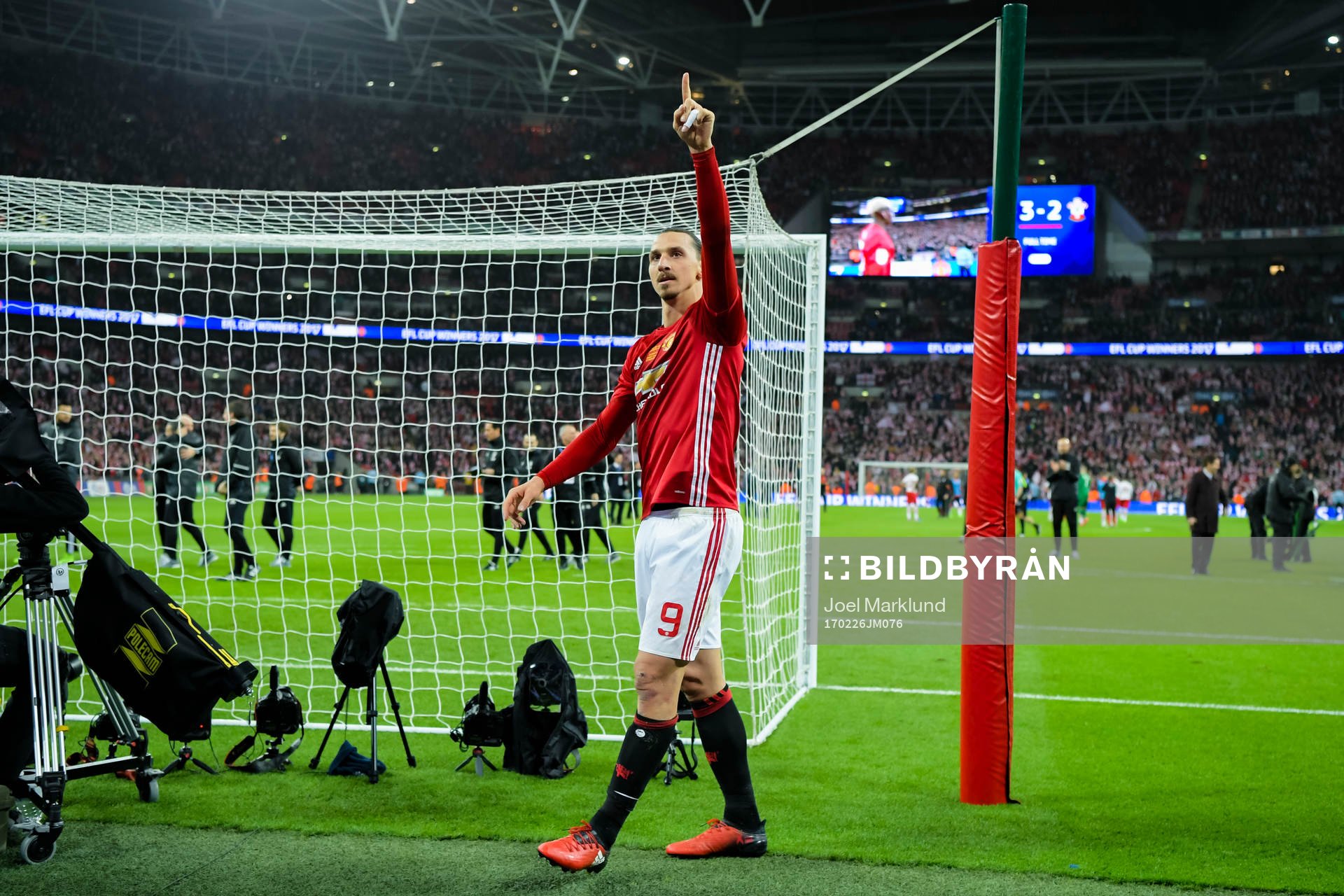 Manchester Uniteds Zlatan Ibrahimovic jublar