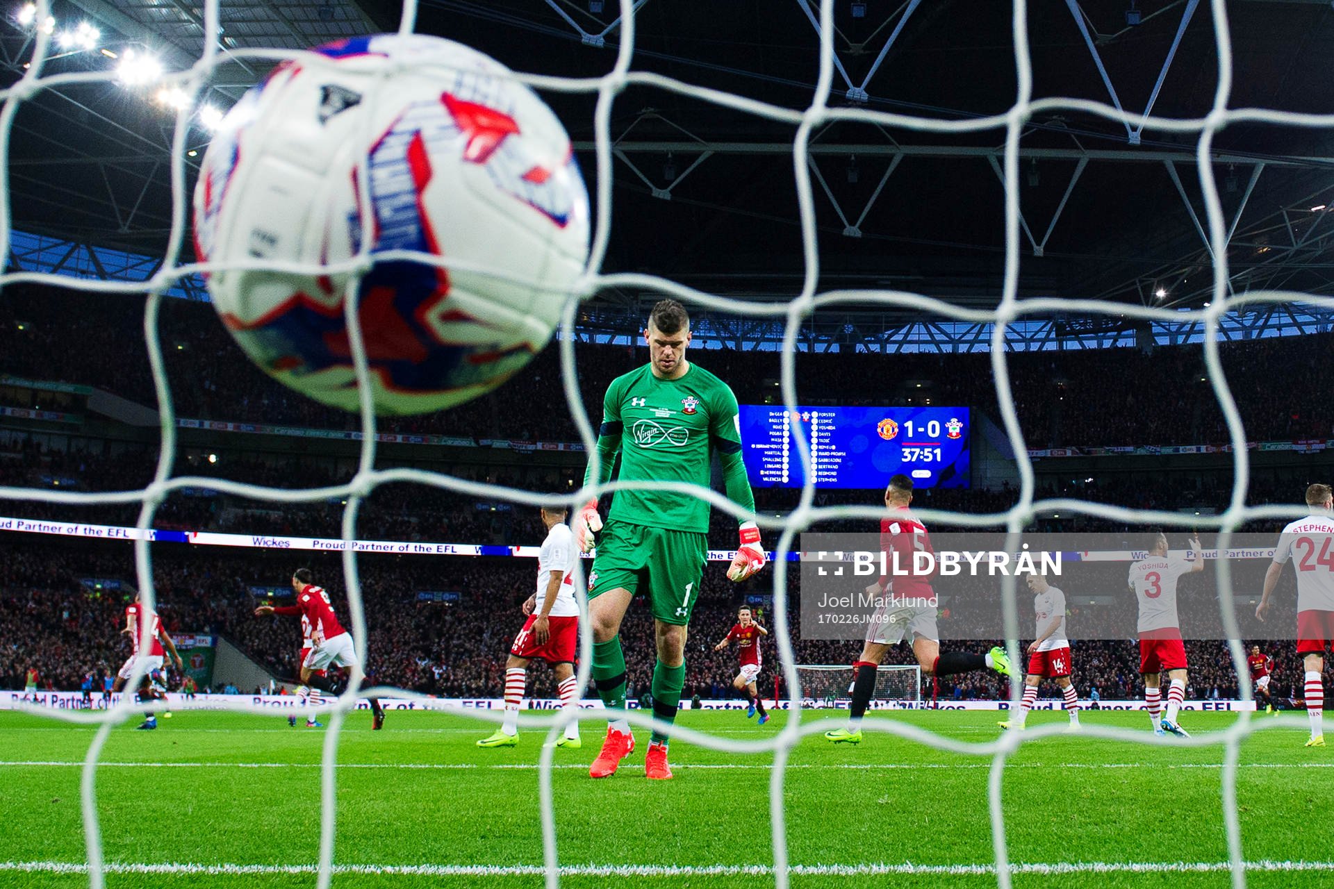 Southamptons målvakt Fraser Forster deppar