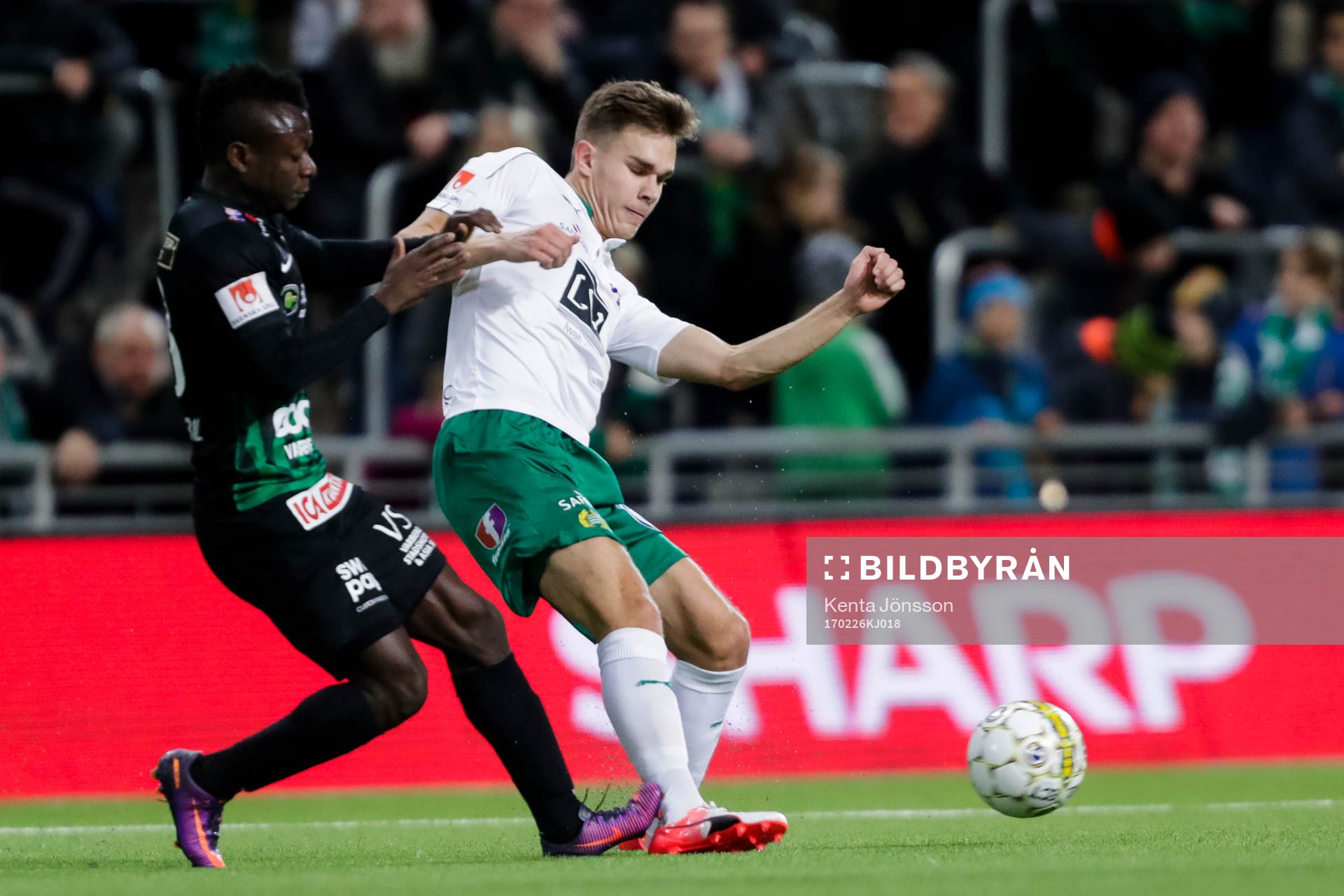Hammarbys Dusan Jajic och Varbergs Thomas Boakye